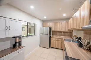 8065 SW 107th Ave, Miami, FL 33173 - Photo 11