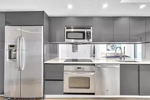 31 SE 6th St, Miami, FL 33131 - Photo 5
