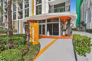 31 SE 6th St, Miami, FL 33131 - Photo 13