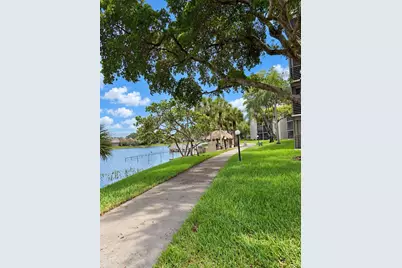 1101 Colony Point Cir #423, Pembroke Pines, FL 33026 - Photo 19