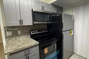 8737 NW 39th St, Sunrise, FL 33351 - Photo 3