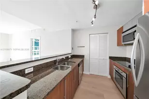 300 S Biscayne Blvd, Miami, FL 33131 - Photo 11