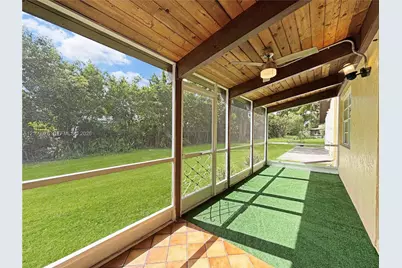 249 Briarwood Cir, Hollywood, FL 33024 - Photo 21