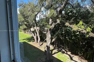 445 NE 195th St, Miami, FL 33179 - Photo 15
