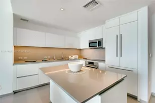 88 SW 7th St, Miami, FL 33130 - Photo 3