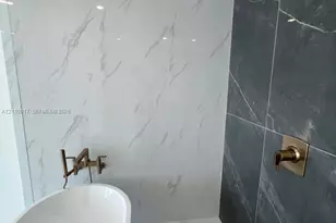 725 NE 24th St, Miami, FL 33137 - Photo 11