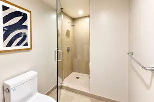 11 NE 6th St, Miami, FL 33132 - Photo 11
