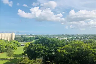 605 Oaks Dr, Pompano Beach, FL 33069 - Photo 5