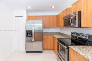 8999 NW 107 Ct, Miami, FL 33178 - Photo 15