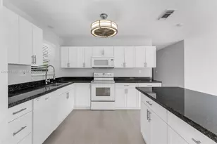 4400 SW 89th Ave, Miami, FL 33165 - Photo 9