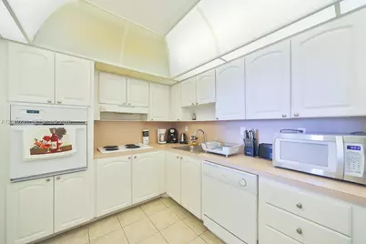 19370 Collins Ave #622, Sunny Isles Beach, FL 33160 - Photo 25