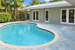 1825 NE 26th Dr, Wilton Manors, FL 33306 - Photo 5