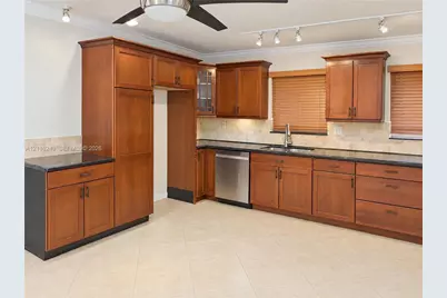 1825 NE 26th Dr, Wilton Manors, FL 33306 - Photo 7