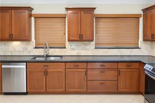 1825 NE 26th Dr, Wilton Manors, FL 33306 - Photo 9