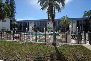 415 NE 2nd St, Hallandale Beach, FL 33009 - Photo 25