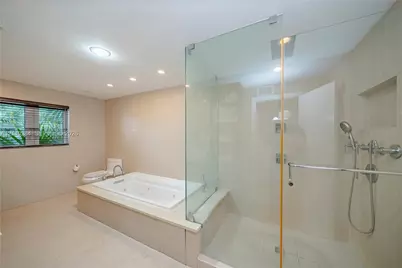 20275 W Oak Haven Cir, Miami, FL 33179 - Photo 31
