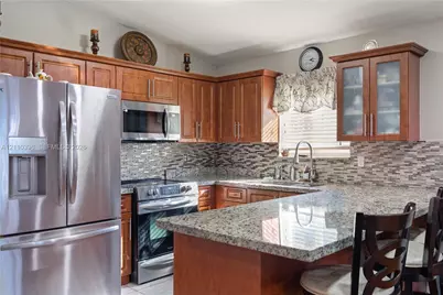 9182 NW 112th Ter, Hialeah Gardens, FL 33018 - Photo 17