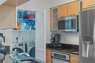 31 SE 5th St, Miami, FL 33131 - Photo 13