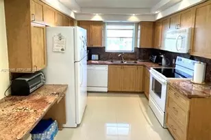 2780 NE 183rd St, Aventura, FL 33160 - Photo 11