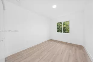 32 NW 14th Ave, Miami, FL 33125 - Photo 17
