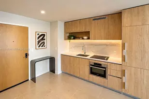11 NE 6th St, Miami, FL 33132 - Photo 7