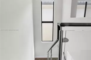 8061 NW 42nd St, Doral, FL 33166 - Photo 11