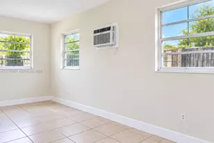 740 N 69th Terrace, Hollywood, FL 33024 - Photo 3
