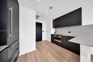 20 NE 11th St, Miami, FL 33132 - Photo 5