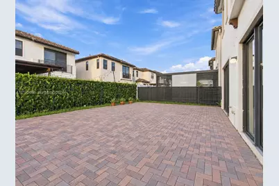 3293 W 98th Pl, Hialeah, FL 33018 - Photo 47
