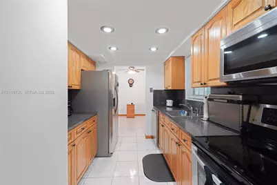 611 NE 177th St, Miami, FL 33162 - Photo 29