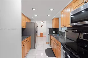 611 NE 177th St, Miami, FL 33162 - Photo 29