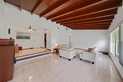 611 NE 177th St, Miami, FL 33162 - Photo 3