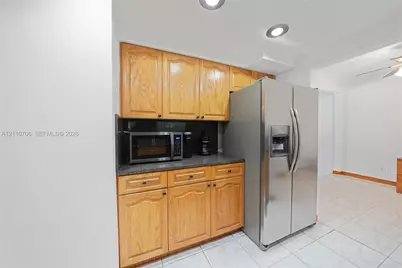 611 NE 177th St, Miami, FL 33162 - Photo 27