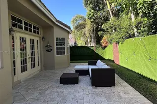 1371 Bayview Cir, Weston, FL 33326 - Photo 21
