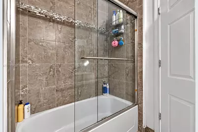 808 NE 191st St, Miami, FL 33179 - Photo 17