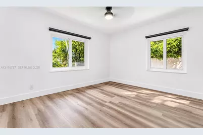 886 NE 134th St, North Miami, FL 33161 - Photo 9