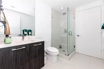 55 SW 9th St #2501, Miami, FL 33130 - Photo 15