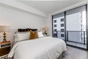 55 SW 9th St, Miami, FL 33130 - Photo 17