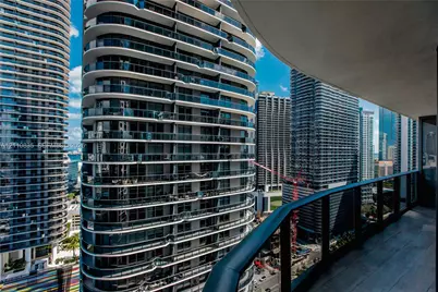55 SW 9th St #2501, Miami, FL 33130 - Photo 31