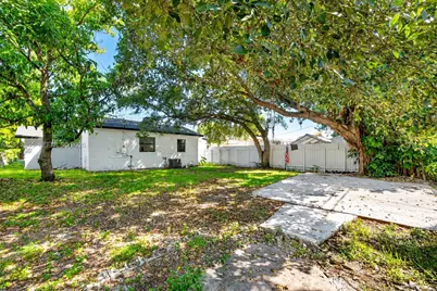 854 NW 76th St, Miami, FL 33150 - Photo 21
