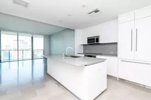 68 SE 6th St, Miami, FL 33131 - Photo 9