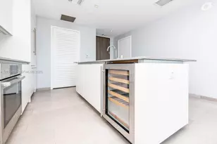 68 SE 6th St, Miami, FL 33131 - Photo 5