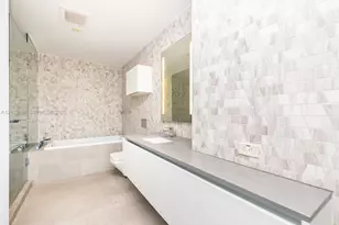 68 SE 6th St, Miami, FL 33131 - Photo 29