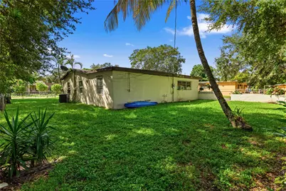 2007 NW 89th St, Miami, FL 33147 - Photo 11