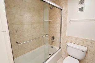 250 Jacaranda Dr, Plantation, FL 33324 - Photo 15