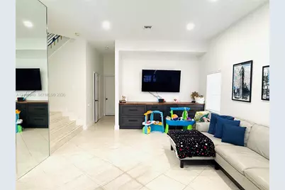 18438 NW 9th St #18438, Pembroke Pines, FL 33029 - Photo 5