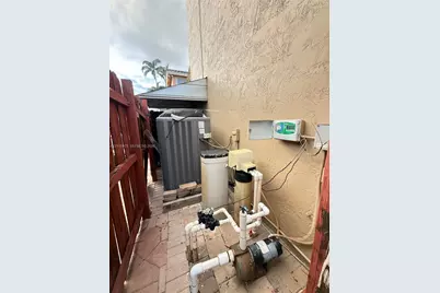 2030 NW 99th Ter, Pembroke Pines, FL 33024 - Photo 29