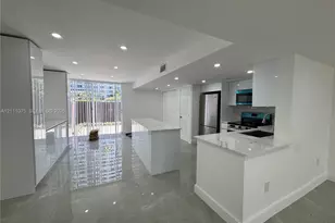 2318 NE 7th St, Hallandale Beach, FL 33009 - Photo 7