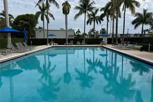 2318 NE 7th St, Hallandale Beach, FL 33009 - Photo 17
