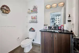300 S Biscayne Blvd, Miami, FL 33131 - Photo 17